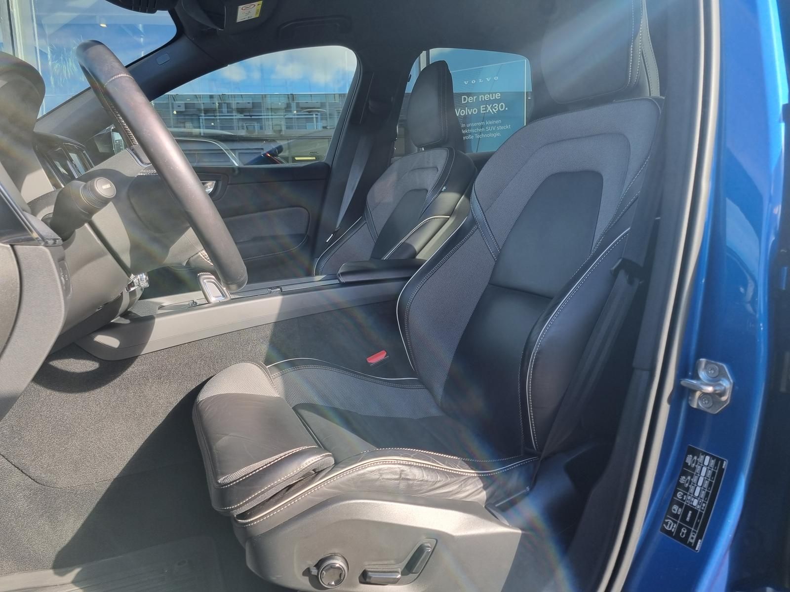 Fahrzeugabbildung Volvo XC60 B4 D R-Design