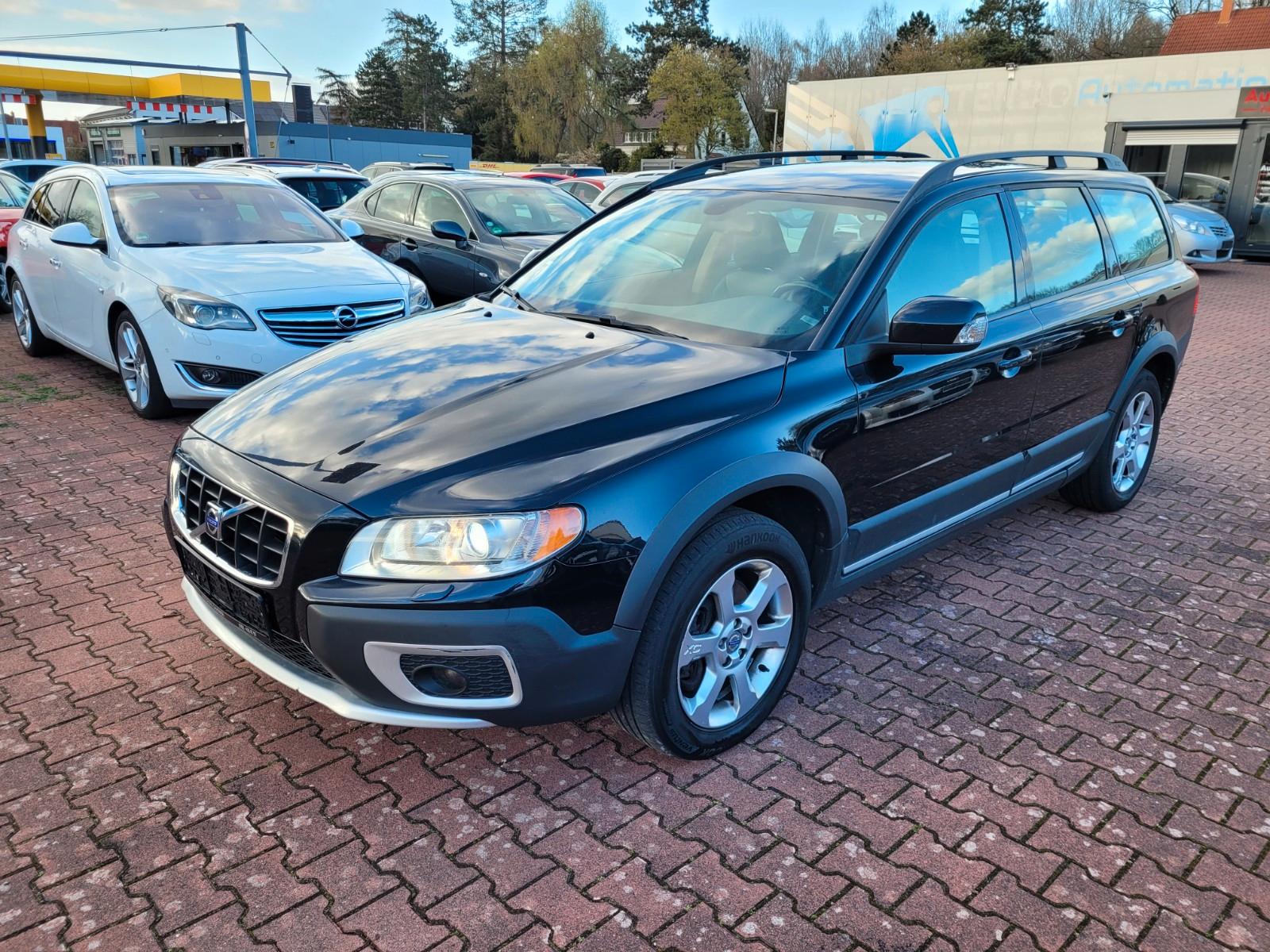 Volvo XC 70 XC70 Momentum AWD*XENON*AHK*LEDER*PDC*