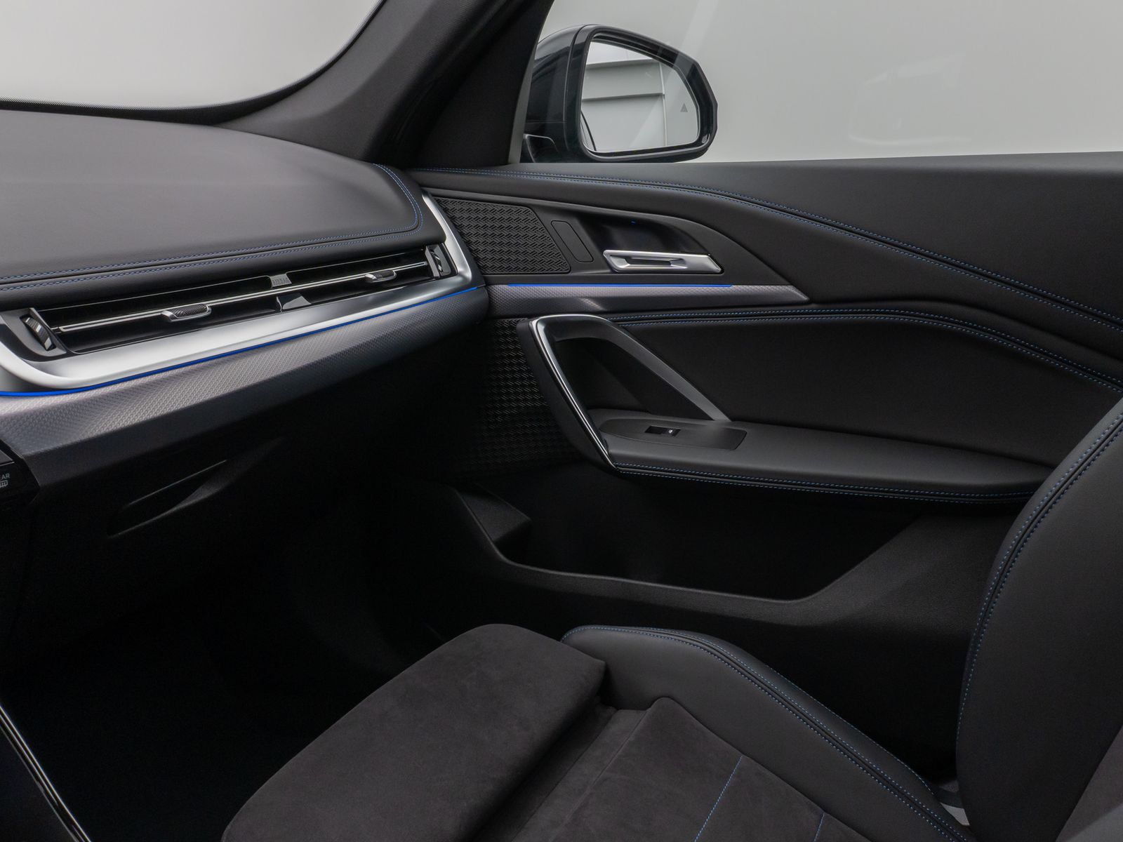 Fahrzeugabbildung BMW iX1 xD30 M Sport Kamera DAB DrivAssist Komfort