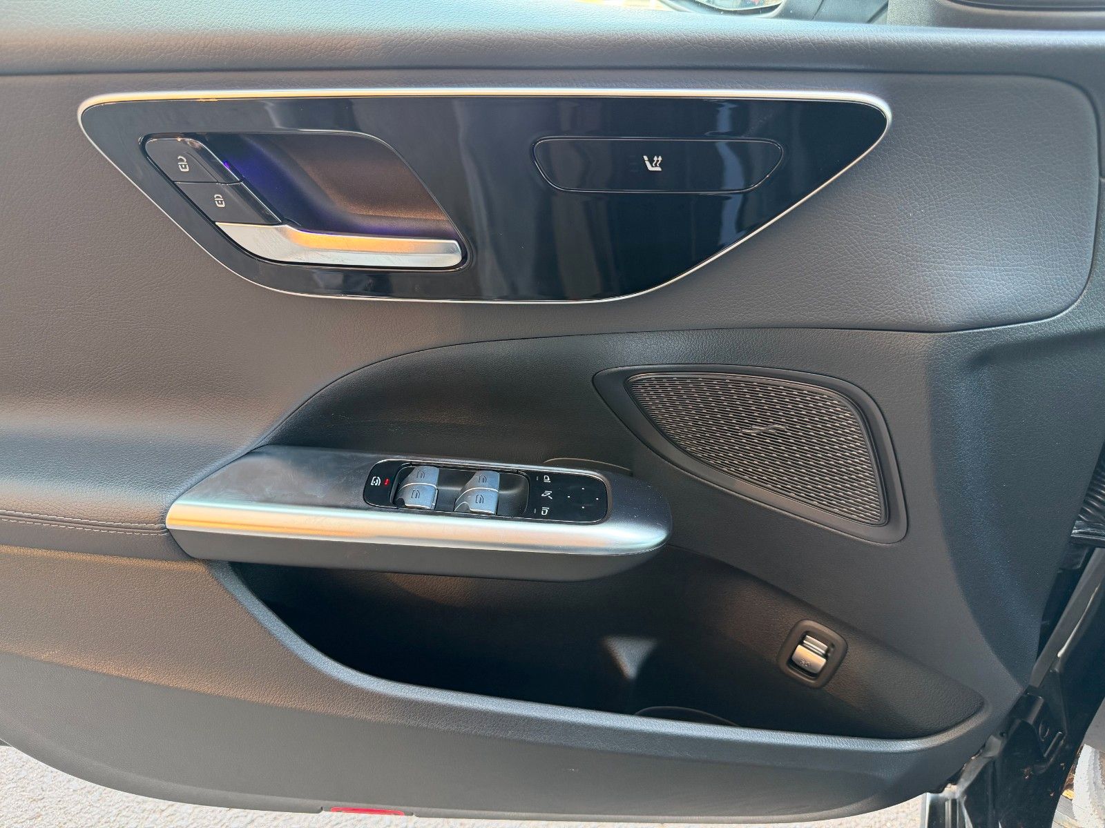 Fahrzeugabbildung Mercedes-Benz C 200 T Avantgarde+RKamera+SpurhaltA+Ambiente