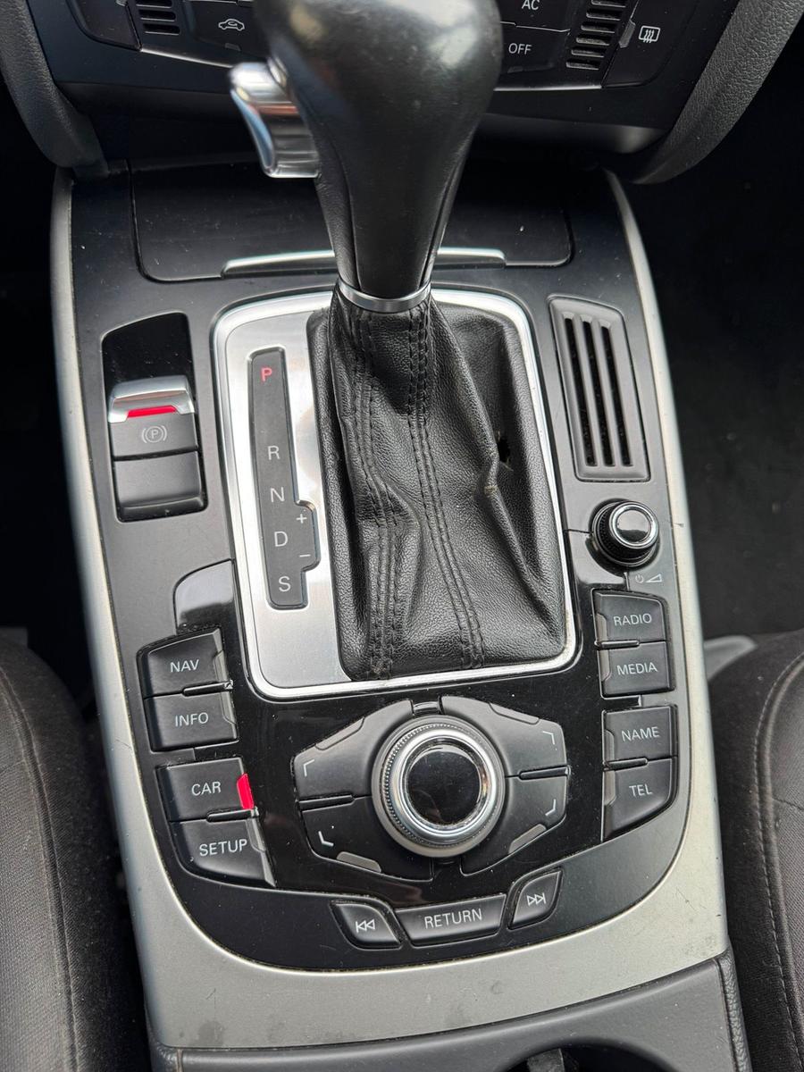 Audi A4 2009 — photo 12