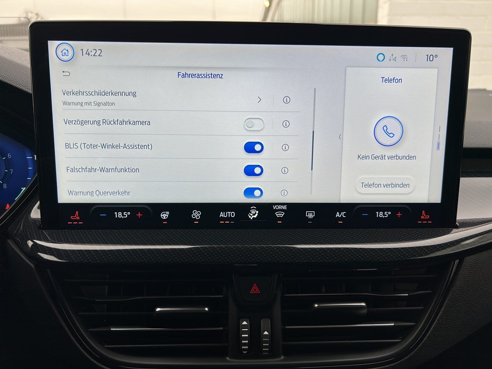 Fahrzeugabbildung Ford Focus 1.0 ST-Line Aut./LED/ACC/KAMERA/AHK/NAVI/