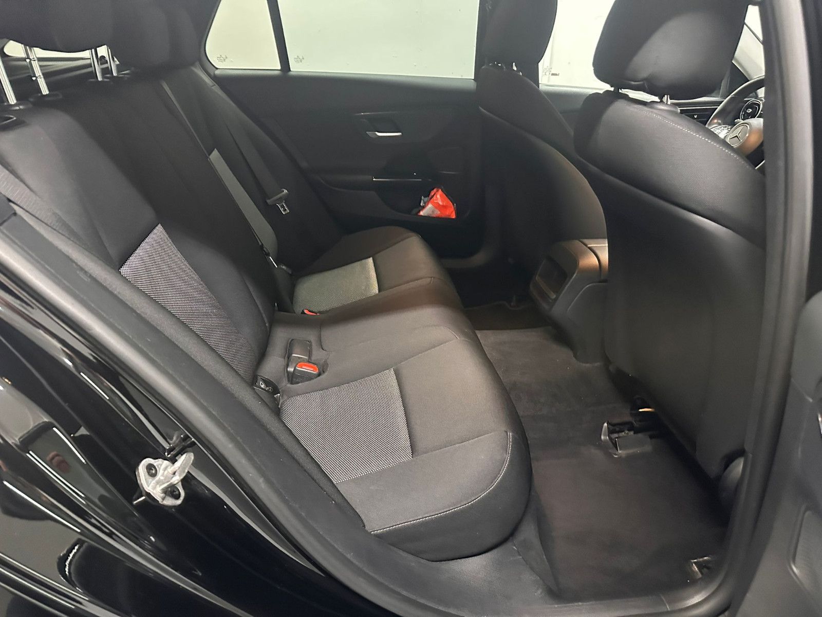 Fahrzeugabbildung Mercedes-Benz C 220 d T Autom.*AVANTGARDE*AHK*CARPLAY*