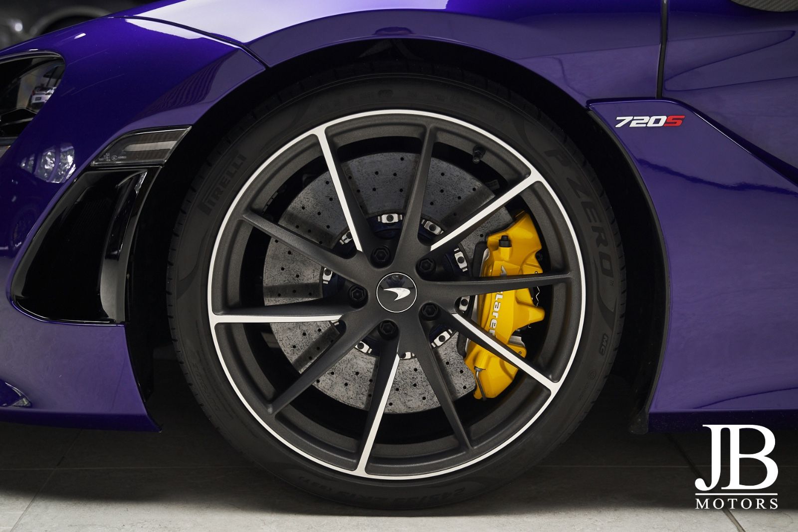 Fahrzeugabbildung McLaren 720s Spider MSO Carbon B&W Sound Lift Novitec