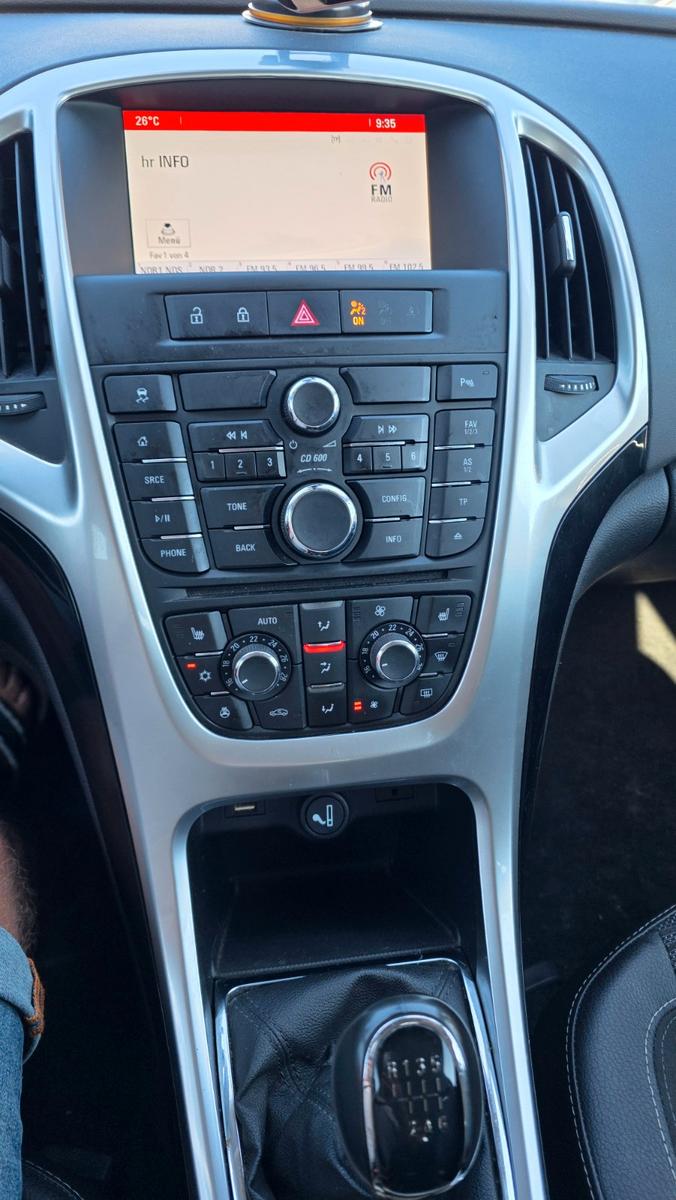 Opel Astra 2014 — photo 8
