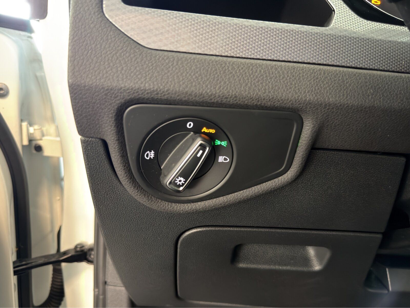 Fahrzeugabbildung Volkswagen Touran Active 1.5 TSI DSG AHK APP Kamera