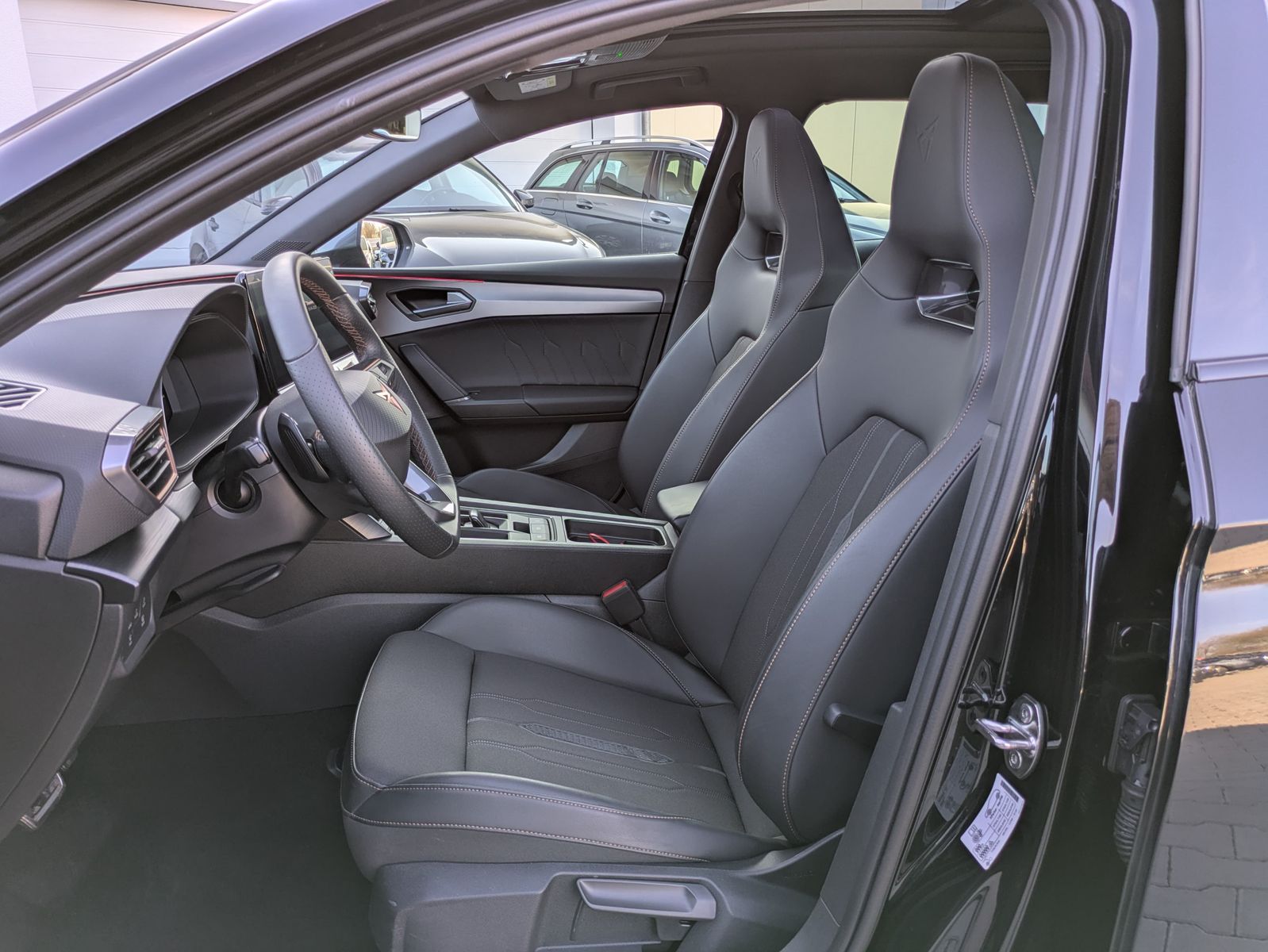 Fahrzeugabbildung CUPRA Leon VZ 2.0TSI 4Drive ACC*PANO*MATRIX*DCC*LM19"
