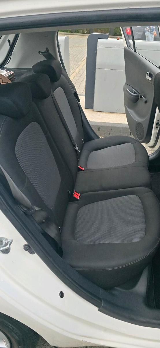 Hyundai i20 2012 — photo 8