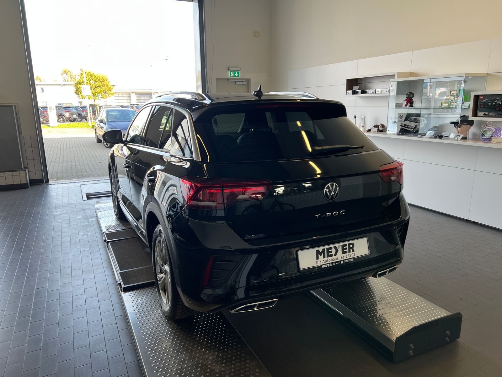 Fahrzeugabbildung Volkswagen T-Roc R-Line 1.5 TSI DSG *AHK, LED, Navi, Kamera