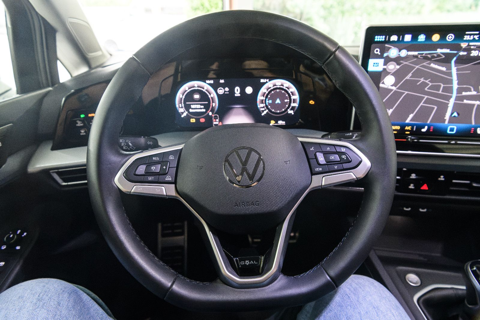 Fahrzeugabbildung Volkswagen Golf VIII Var. 1.5 TSI 110 kW+LED+AHK+GJR+TOTWIN