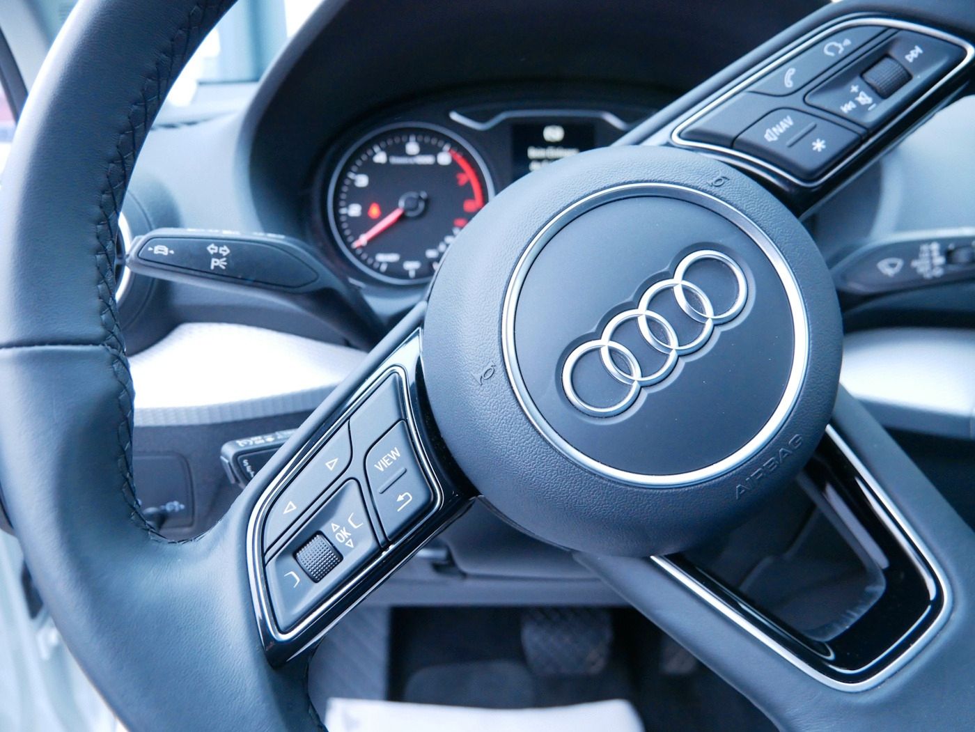 Fahrzeugabbildung Audi Q2 1.5 35 TFSI advanced DSG MATRIX Kamera ACC SH