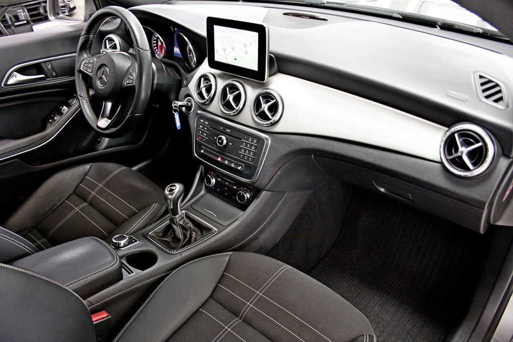 Mercedes-Benz CLA 180 Coupe KAMERA SCHECKH SOUND