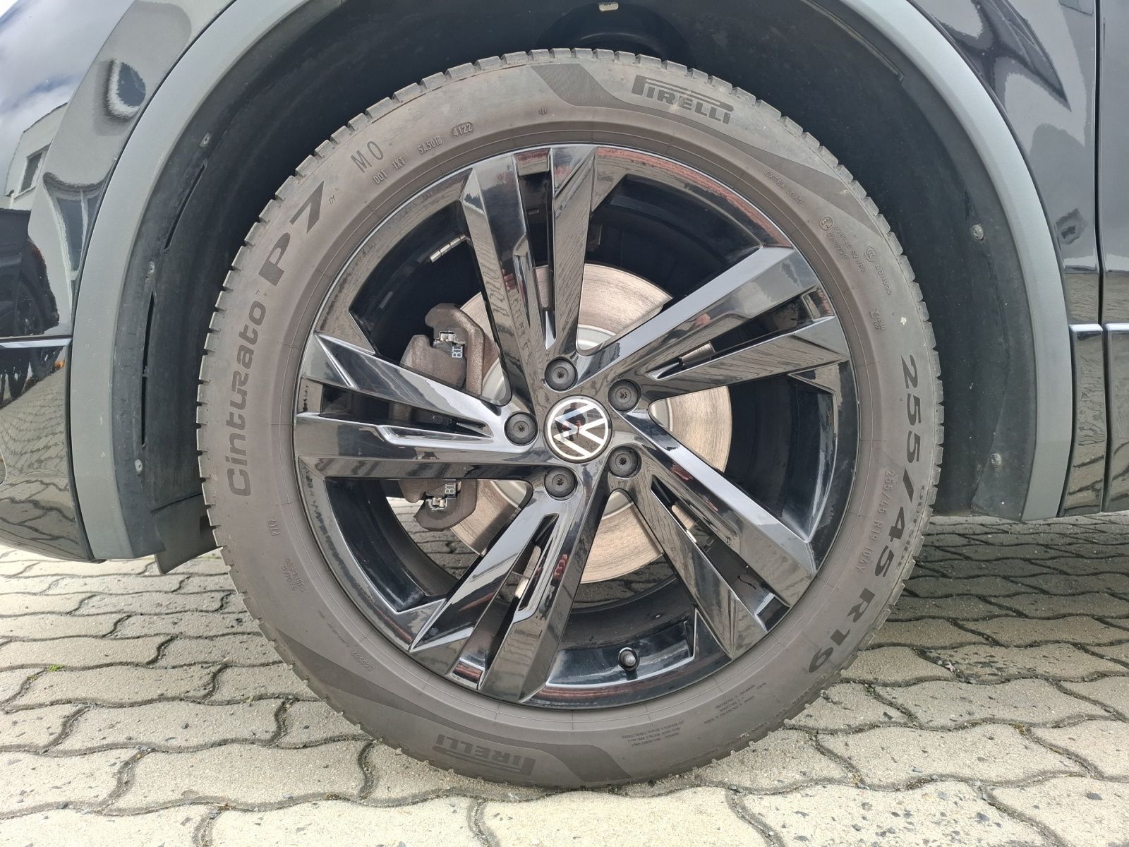 Fahrzeugabbildung Volkswagen Tiguan TDI R-Line DSG 4M Matrix AHK Navi AID ACC
