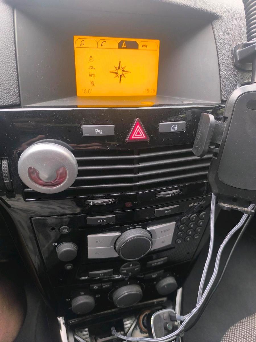 Opel Astra 2010 — photo 12