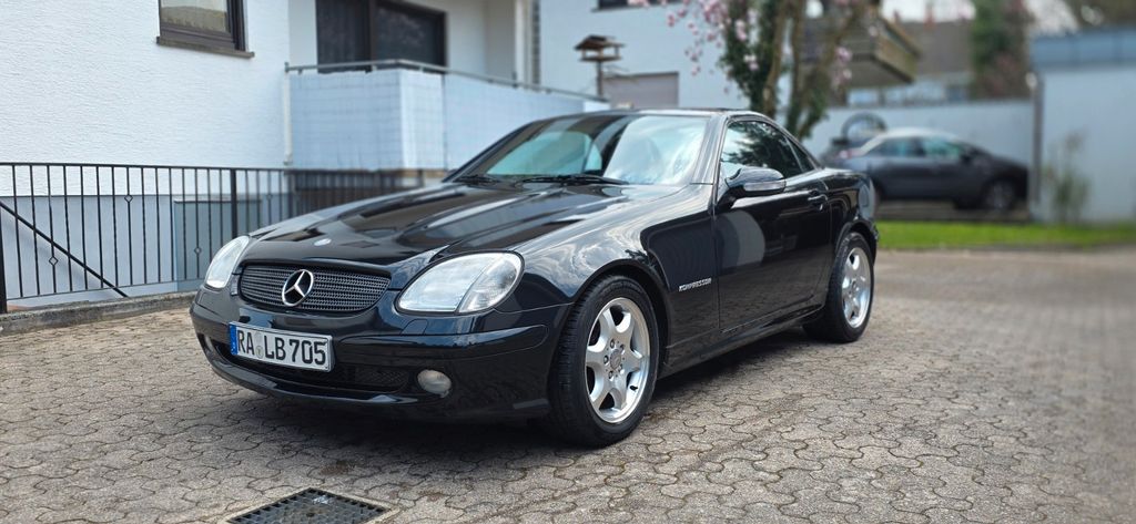 Mercedes-Benz SLK 230