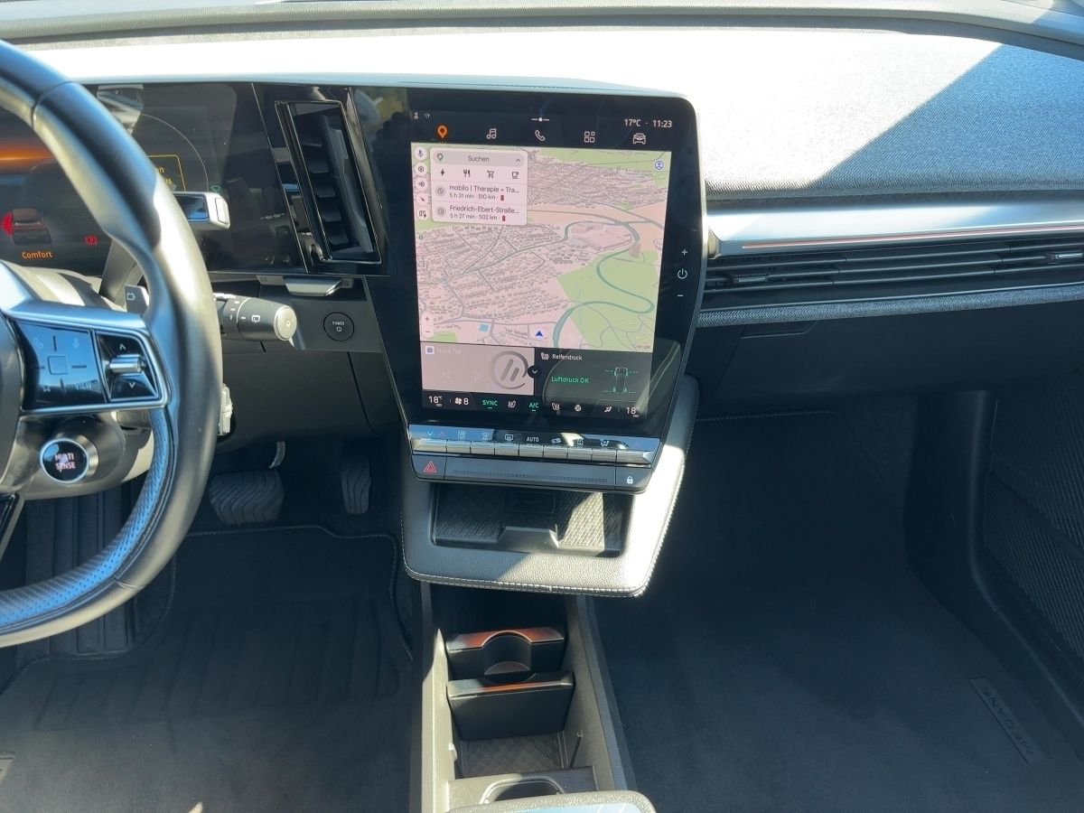Fahrzeugabbildung Renault Megane E-TECH Techno EV60 220hp - mit KI generiert/bearbeitet