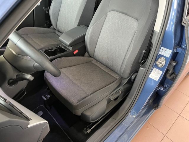Fahrzeugabbildung Volkswagen Golf 1.5 TSI LIFE APP-CONNECT GJR AREA VIEW