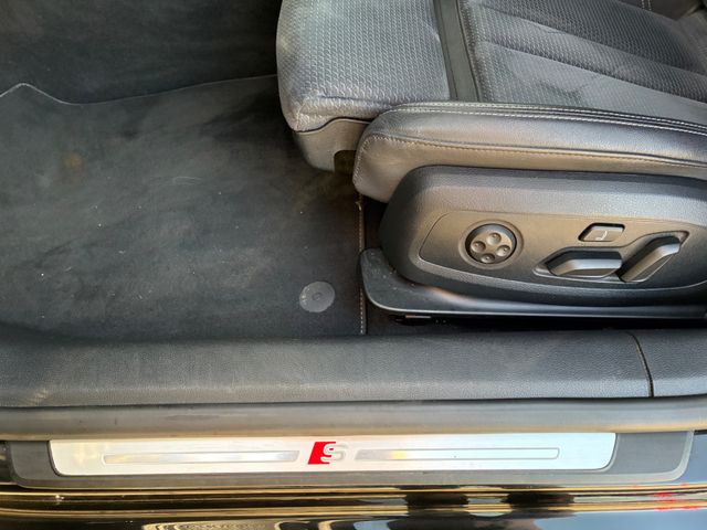 Fahrzeugabbildung Audi A5 Sportback 40 TDI quattro >S Line/AUT/KAM/PDC