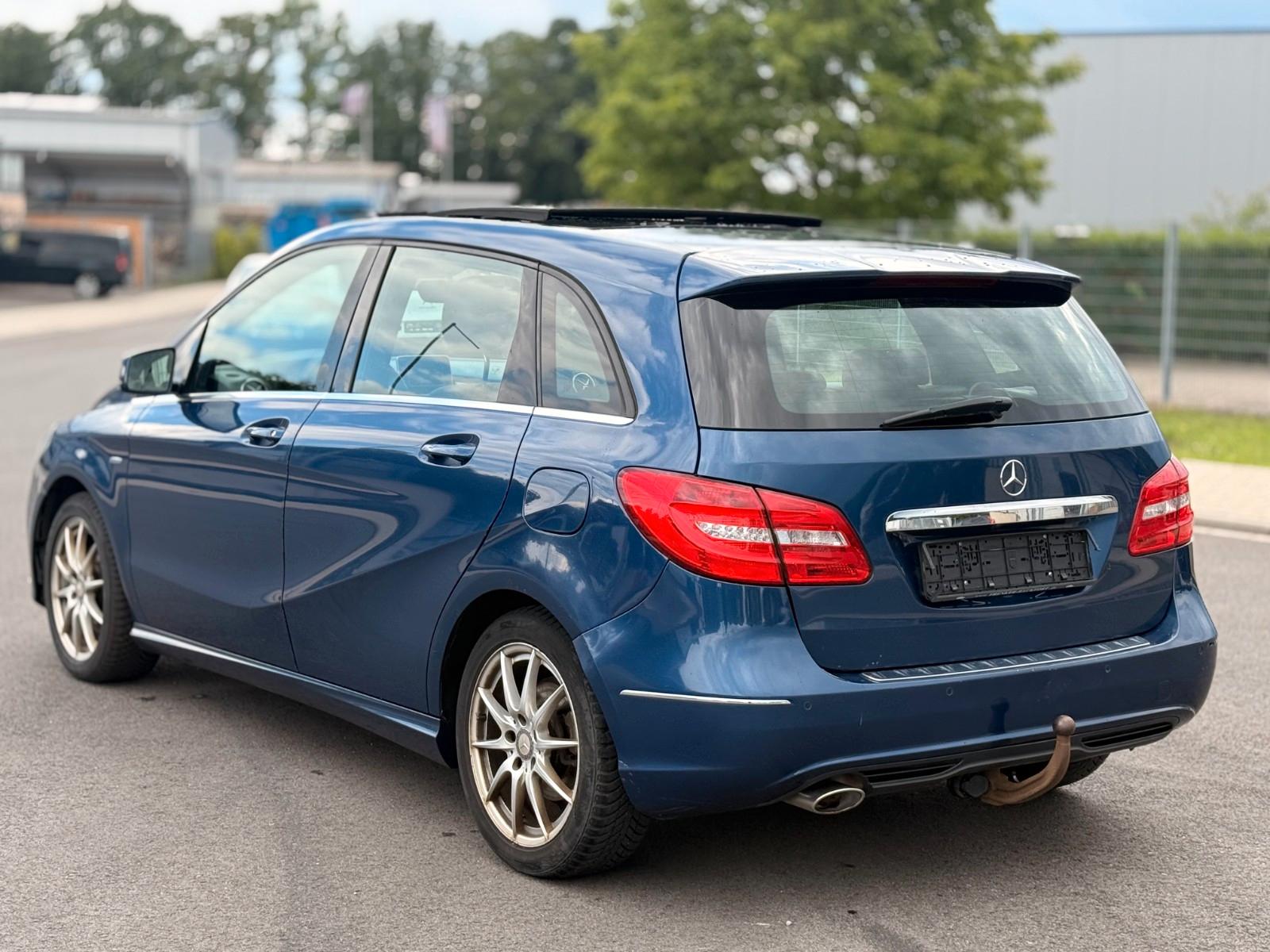 Mercedes-Benz B180 2011 — engine 1.796 cm³, 109 HP (80kW)