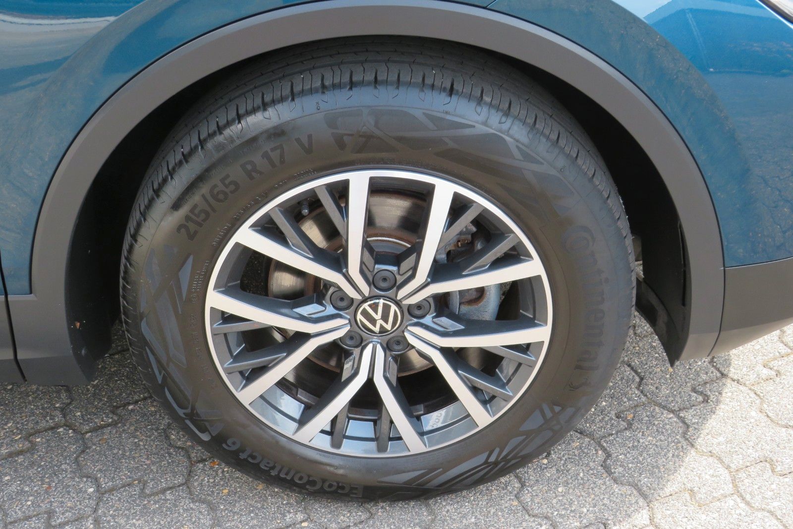 Fahrzeugabbildung Volkswagen Tiguan Life DSG AHK KAMERA ACC PDC SITZH. NAVI 1