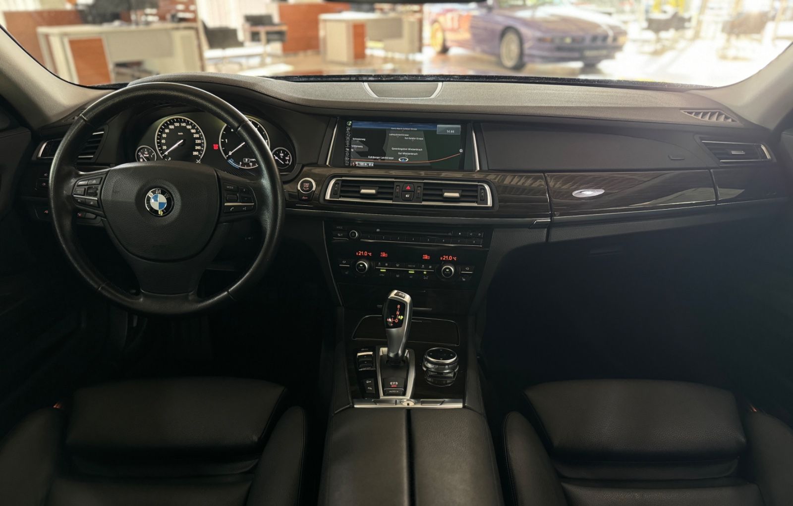 Fahrzeugabbildung BMW 730d xD Kamera HUD HiFi NaviPro AHK ACC Stndhzg