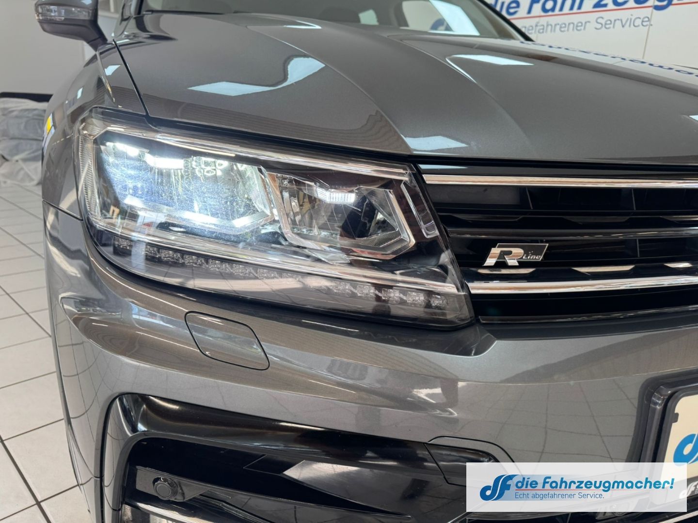 Fahrzeugabbildung Volkswagen Tiguan Highline R-LINE 4Motion 2.0 TSI DSG Sport