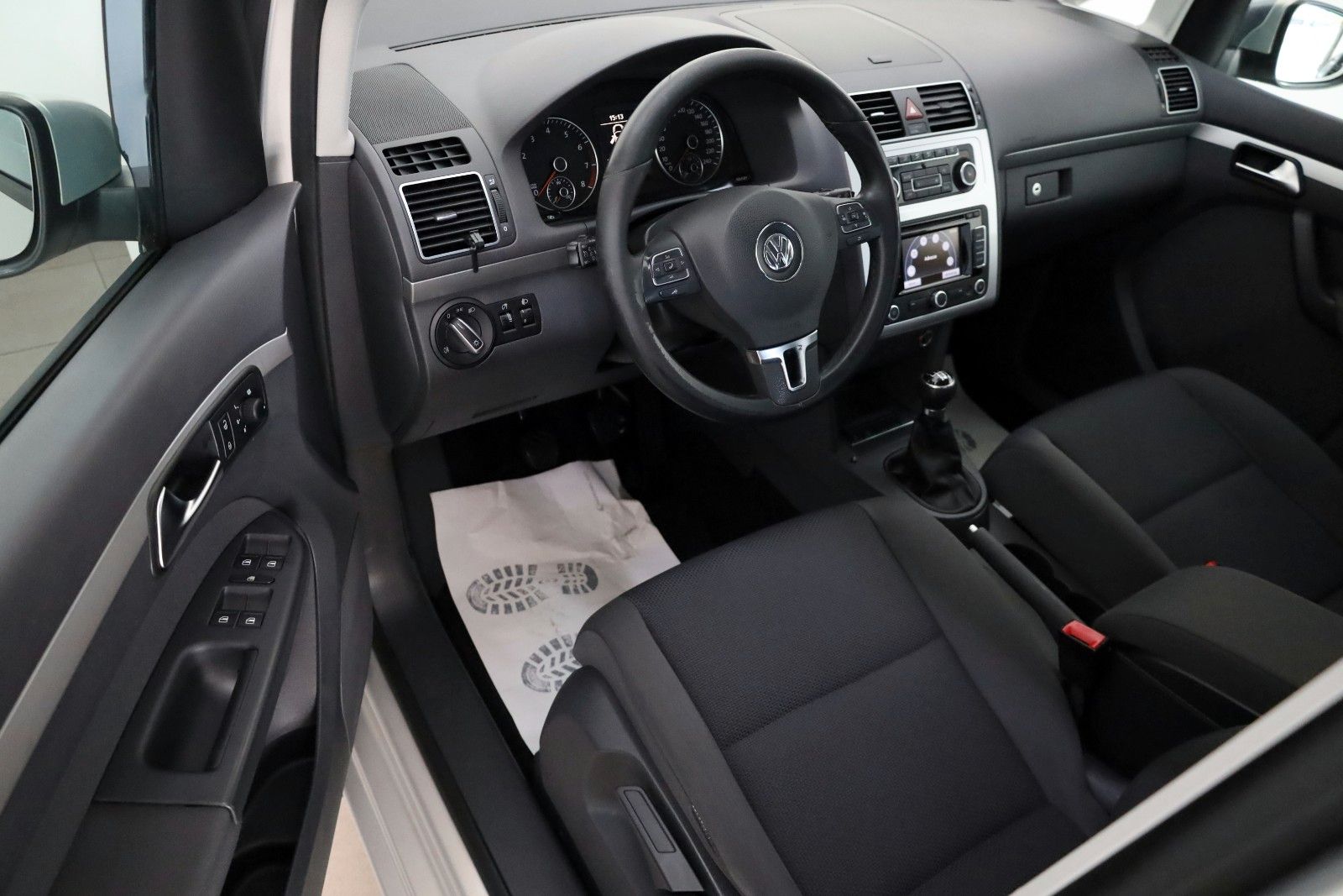 Fahrzeugabbildung Volkswagen Touran Trendline Navi,SH,PDC,8 fach bereift