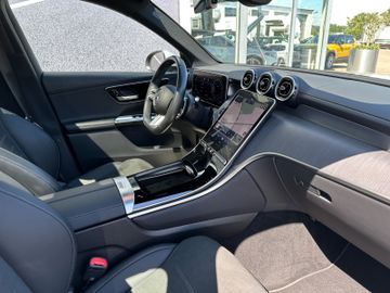 Fahrzeugabbildung Mercedes-Benz GLC 200 4Matic AMG Line Pano 20"