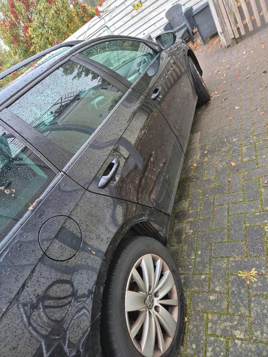 Volkswagen Passat 2011 — салон