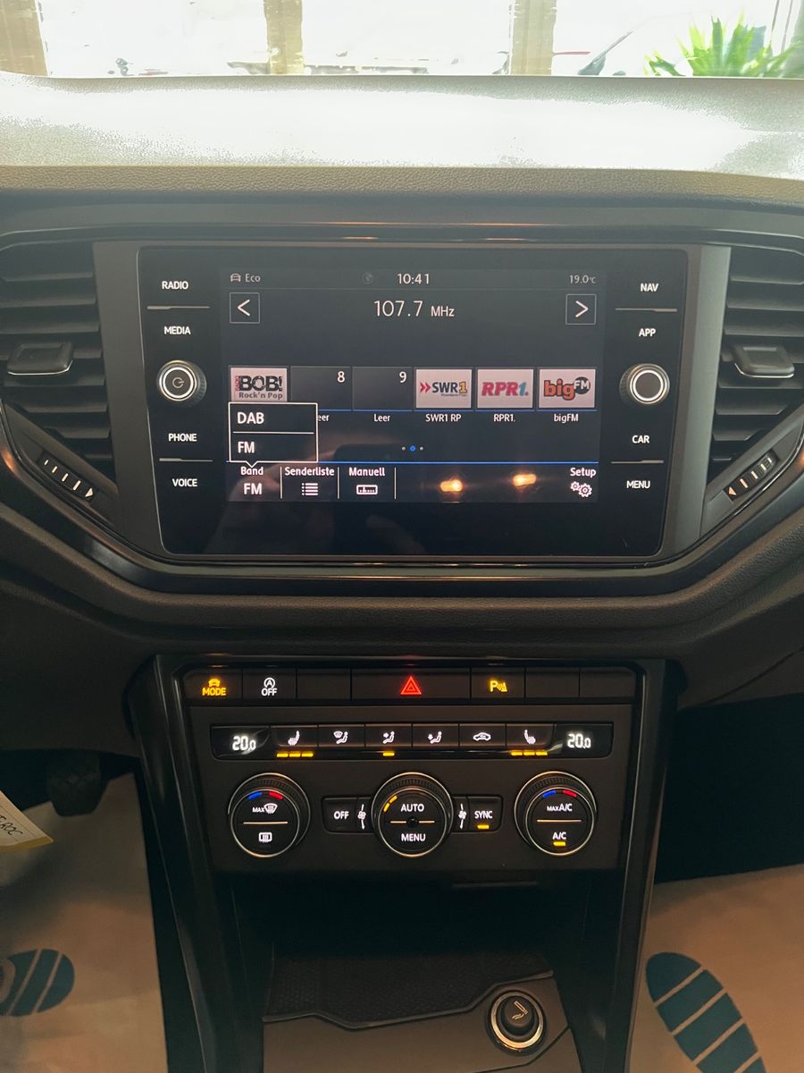 Fahrzeugabbildung Volkswagen T-Roc TDI *NAVI* CAR-PLAY *