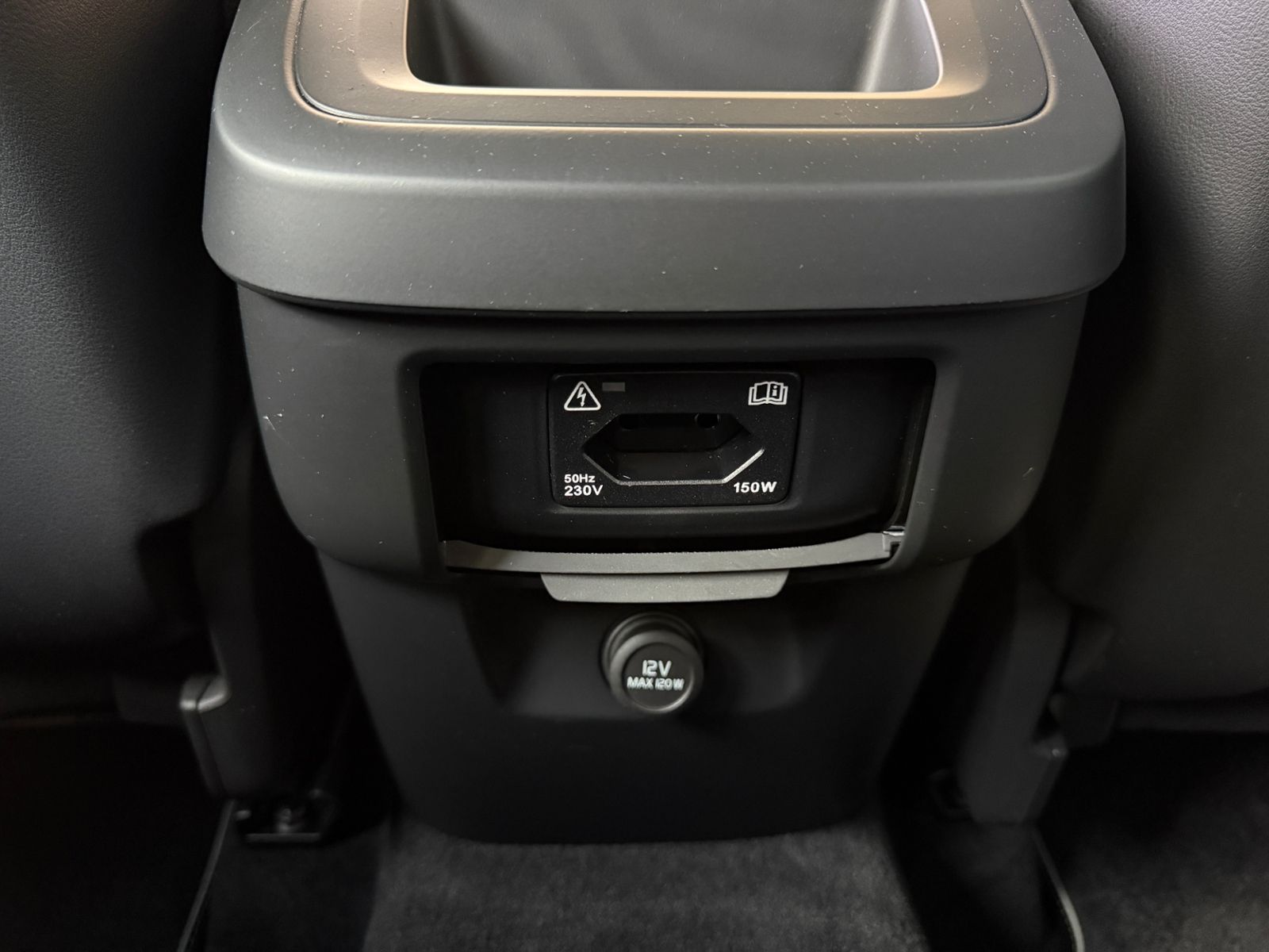 Fahrzeugabbildung Volvo XC60 R Design AHK H/K KAM LED