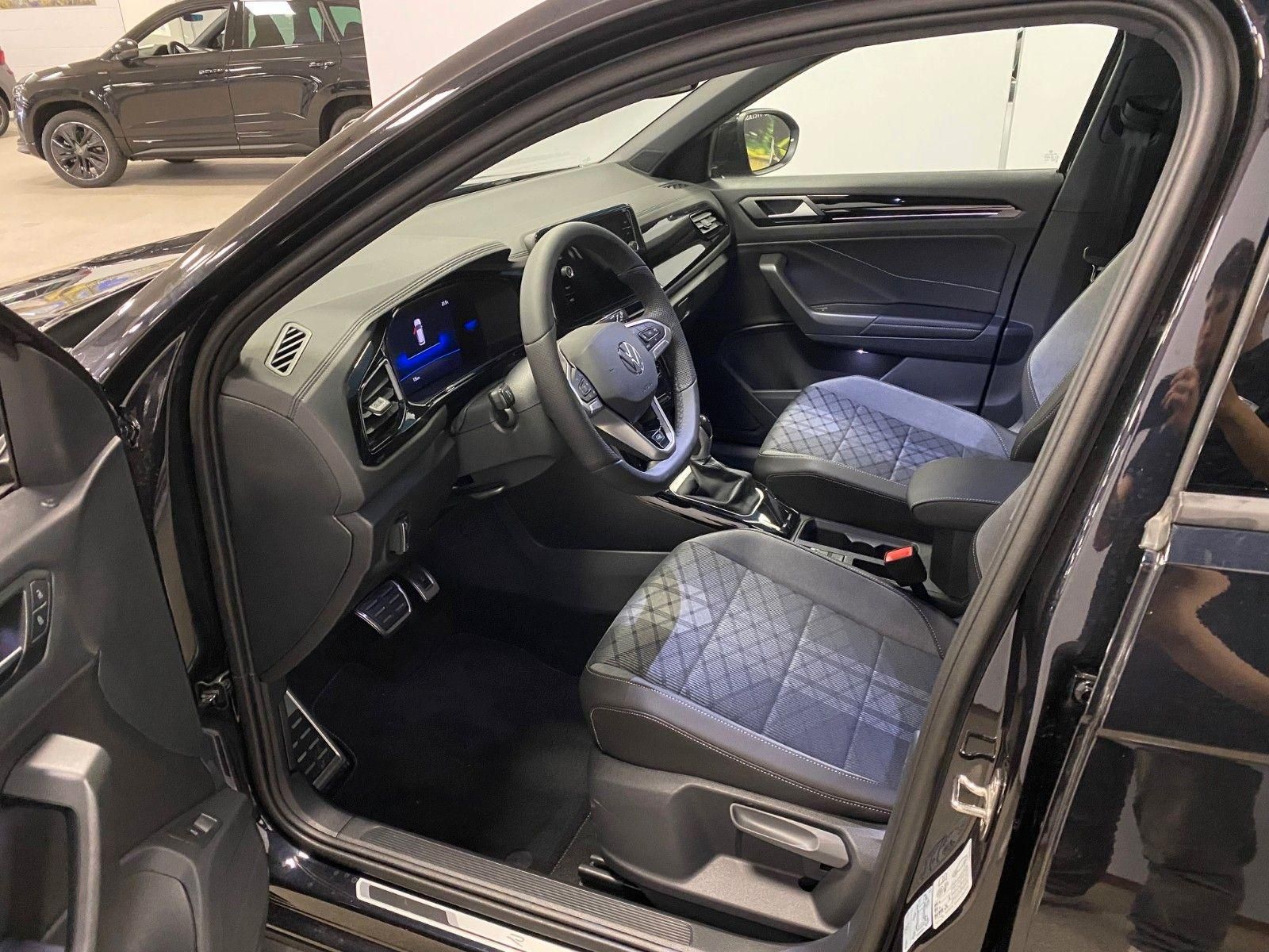 Fahrzeugabbildung Volkswagen T-Roc 2.0 TDI DSG R-Line+AHK+Black Style+19"ALU+