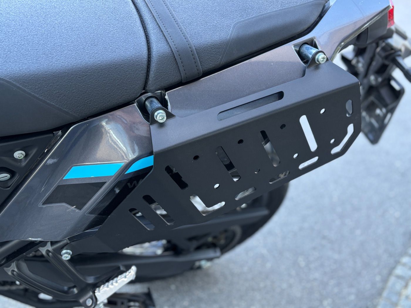 Fahrzeugabbildung Yamaha XTZ 700 Tenere World Raid Modell 2024 Akrapovic