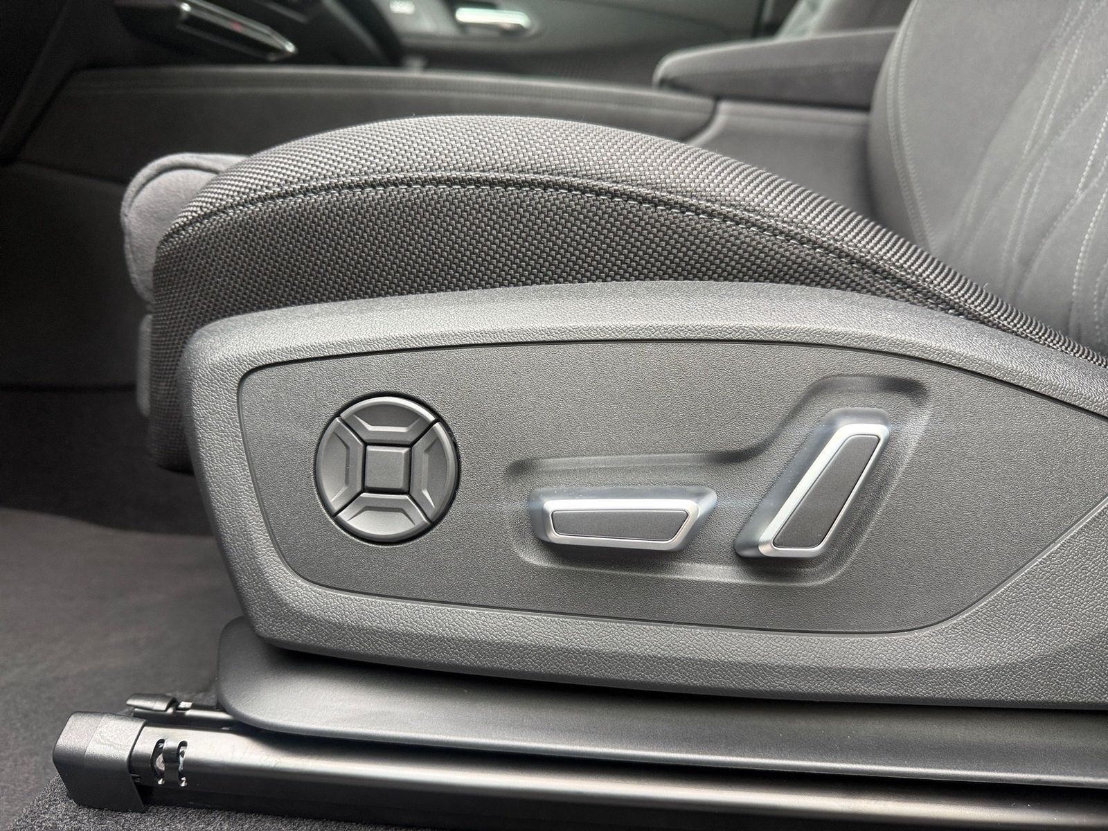Audi Q3 SUV e-hybrid S-Tronic HeadUp AHK Navi DigiMat foto 8