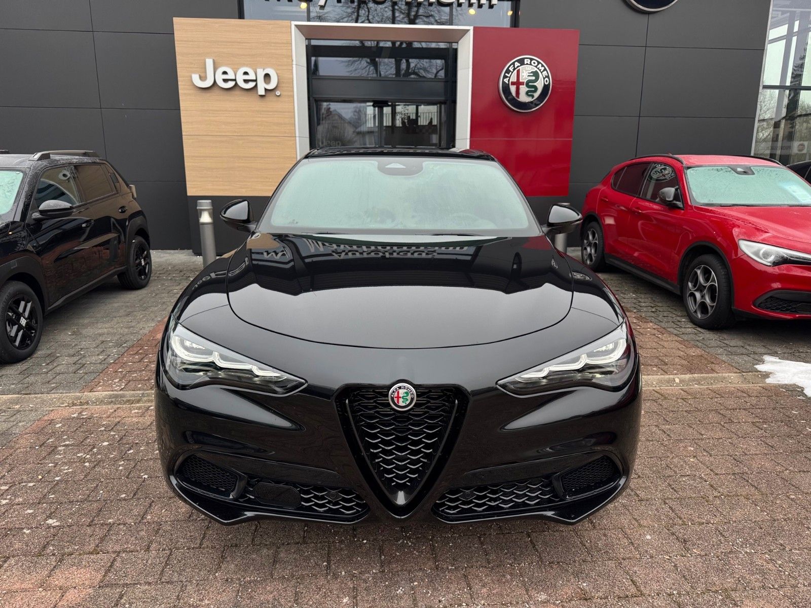 Fahrzeugabbildung Alfa Romeo Stelvio VELOCE 280 PS AT8 - Q4 AHK PANORAMA
