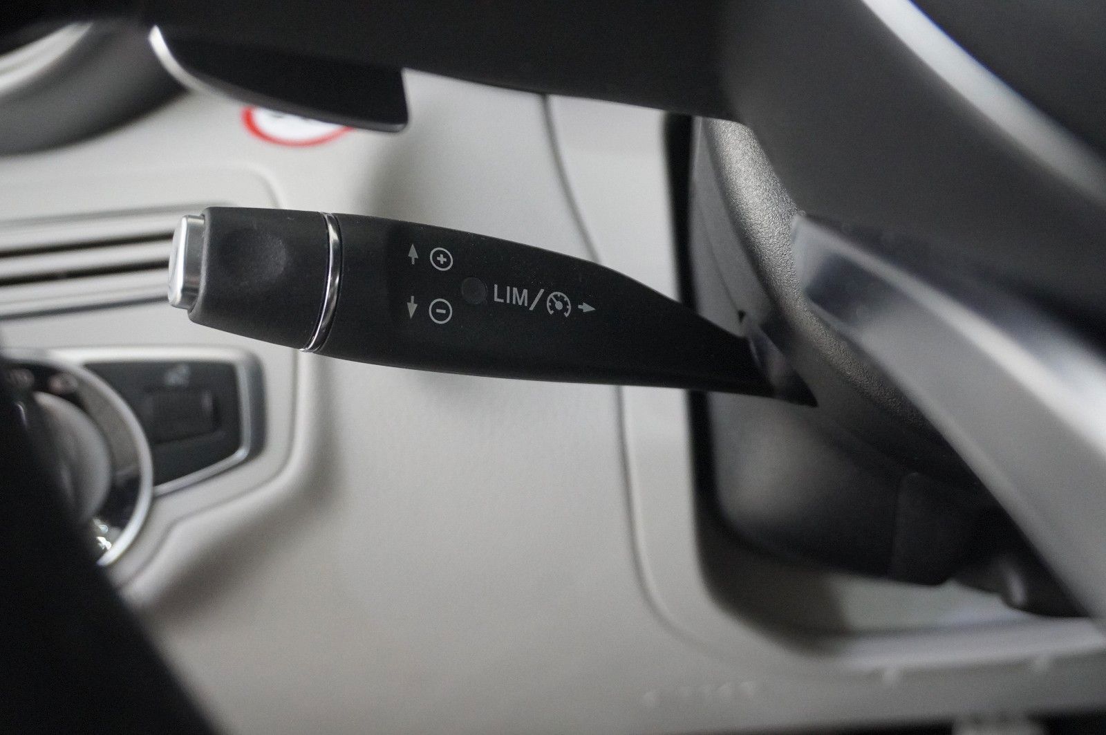 Fahrzeugabbildung Mercedes-Benz C 300 COUPE AMG LINE NAVI/LED/PANO./KAMERA/SPORT