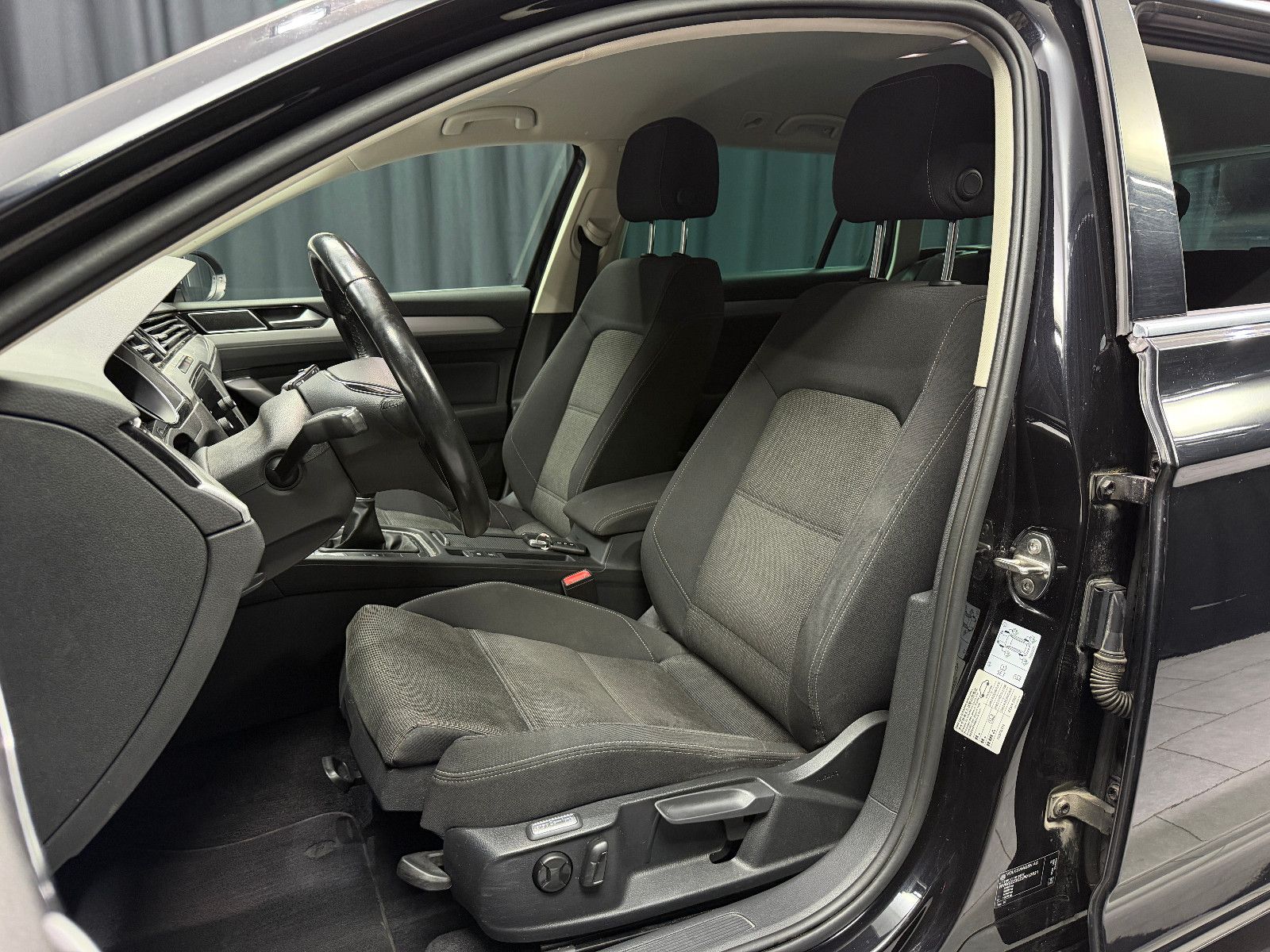 Fahrzeugabbildung Volkswagen Passat Variant Comfortline|NAVI|PDC|2-HD