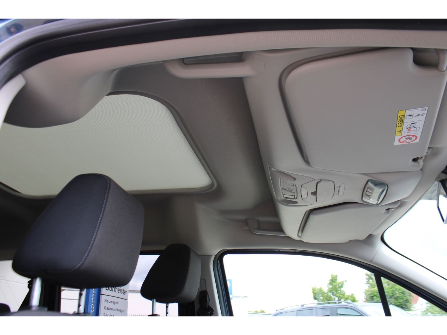 Fahrzeugabbildung Ford Tourneo Connect 1.5 TDCi Xenon Navi PDC RFK AHK