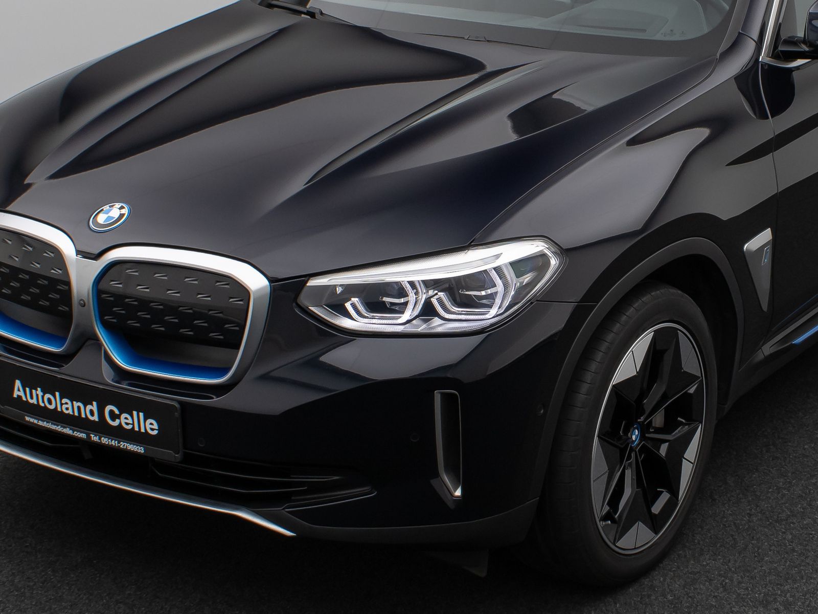Fahrzeugabbildung BMW iX3 Impressive Panorama 360°HUD DAB H/K Komfort