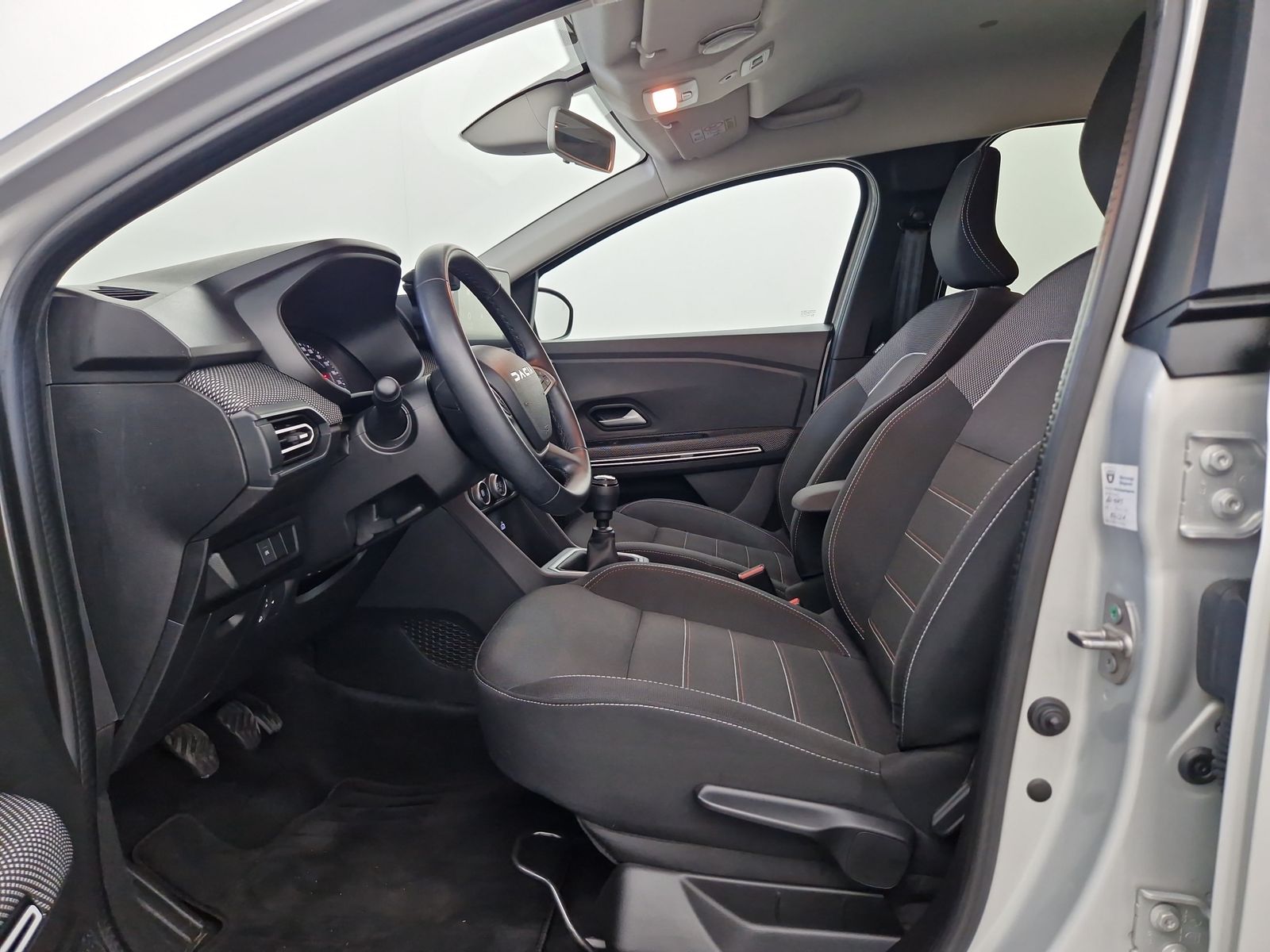 DACIA Jogger TCe 100 Eco-G Extreme+ Navi SHZ – Bild 8