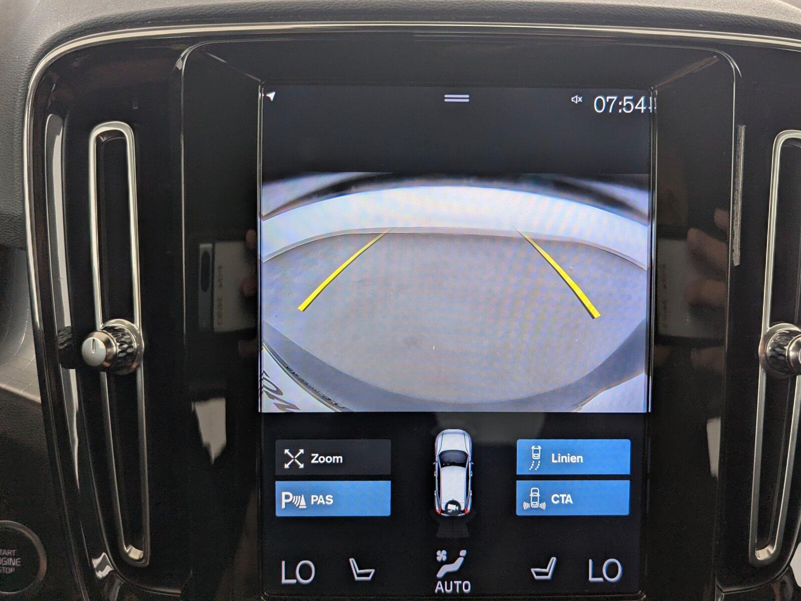 Volvo XC 40 D4 AWD Momentum LED+STDHZG+ACC+CARPLAY+