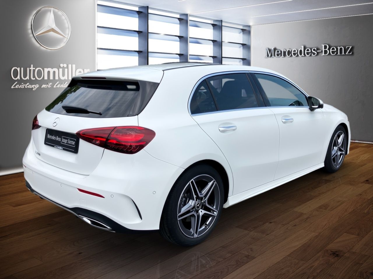 Fahrzeugabbildung Mercedes-Benz A 200 AMG+AHK+PANO+MULTIB+360°+DISTR+KEYL+CARPL