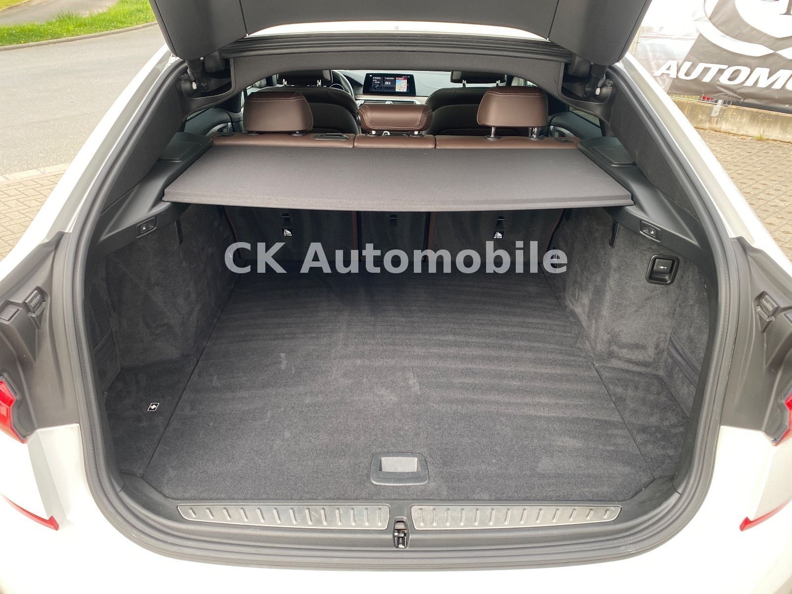 Fahrzeugabbildung BMW 640d GT xDrive Luxury Line/Navi/Head-Up/Pano/LED