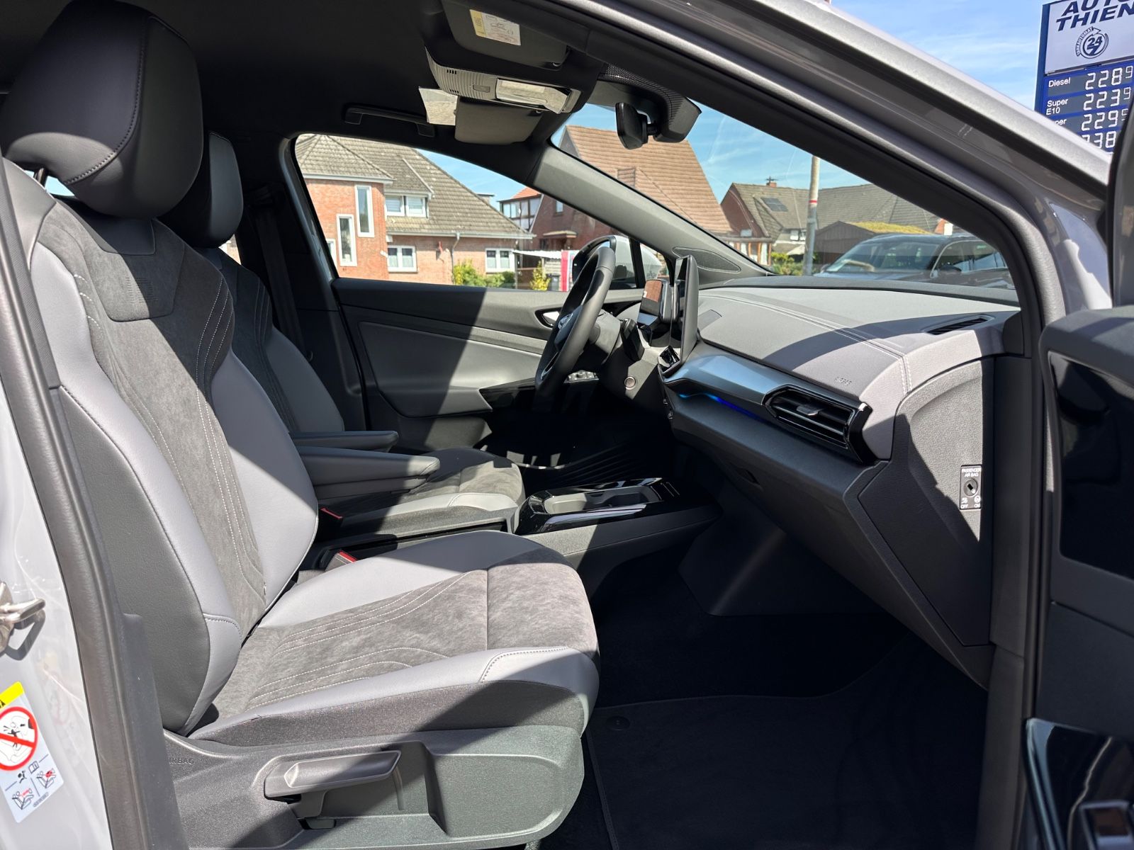 Fahrzeugabbildung Volkswagen ID.4 Pro 82 kWh APP/ACC/NAVI/SHZG/RFK