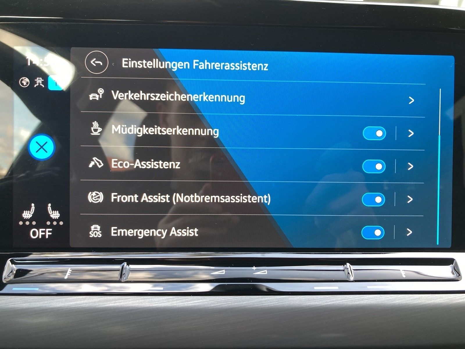 Fahrzeugabbildung Volkswagen Golf VIII Variant TDI Style DSG LED Navi ACC PDC
