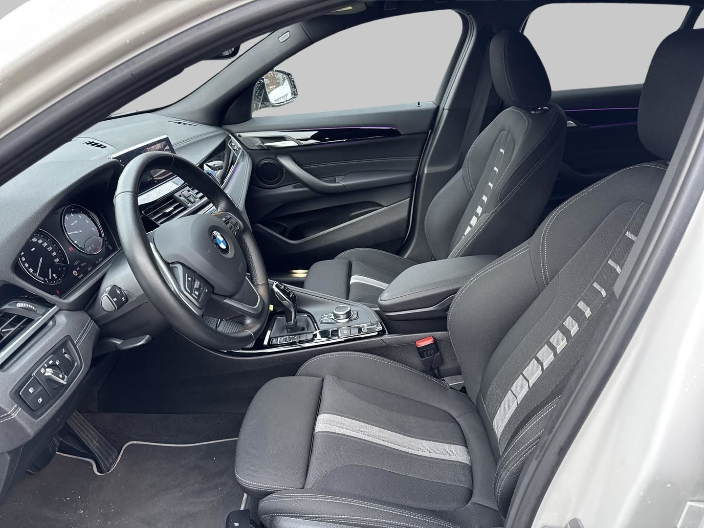 BMW X2 SDRIVE18I Navi LED El. Heckklappe Klimaautom  foto 9