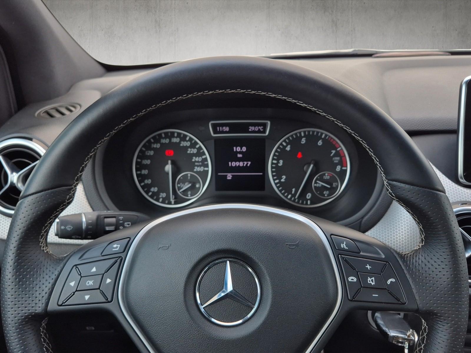 Mercedes-Benz B 180 Urban/Panorama/Amg 18"/Xenon/Navi