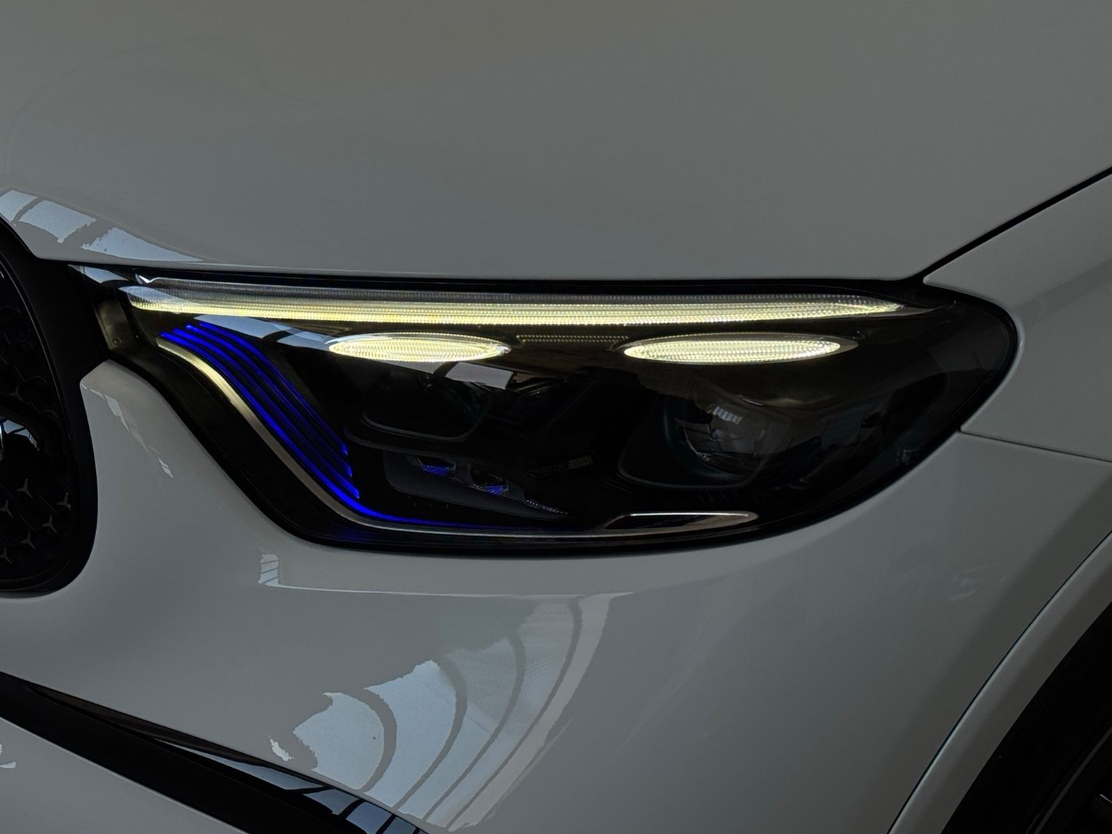 Fahrzeugabbildung Mercedes-Benz GLC 200 4M AMG + Pano Standhzg Burmester ACC AHK