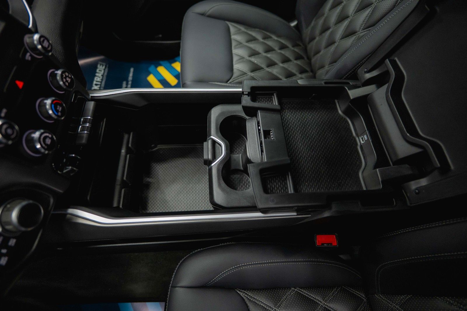 Fahrzeugabbildung Dodge RAM 5.7 V8 HEMI 4x4 OFFROAD Night-Paket *LED*19%