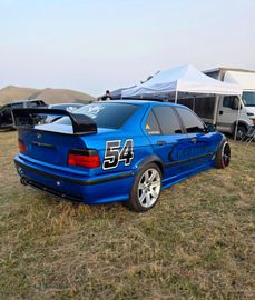 BMW 320 - 4
